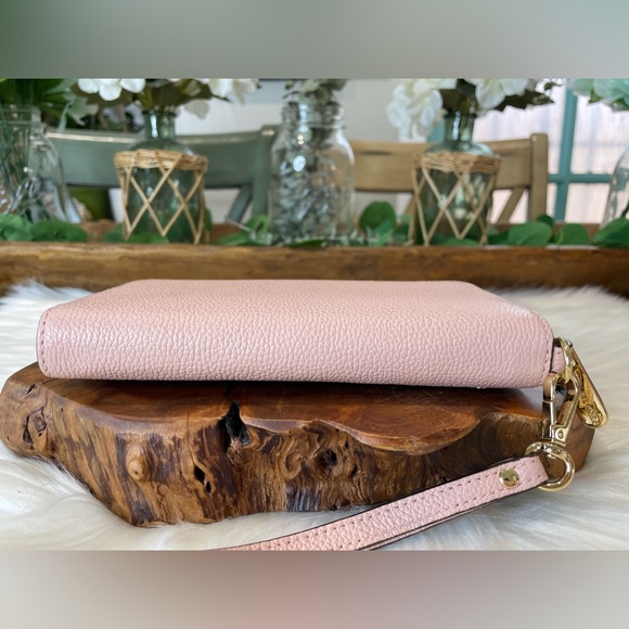 (MT189) NWOT Michael Kors Hayes Multifunction Studded Phone Case/Wallet - Picture 5 of 11